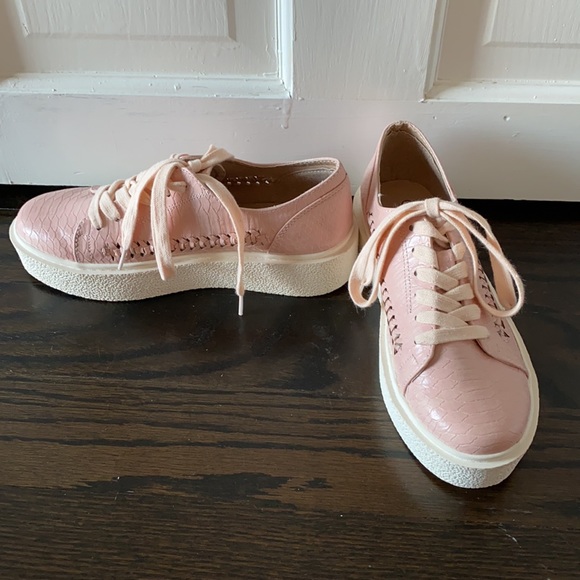 Light pink, fake croc skin platform sneakers - Picture 2 of 5